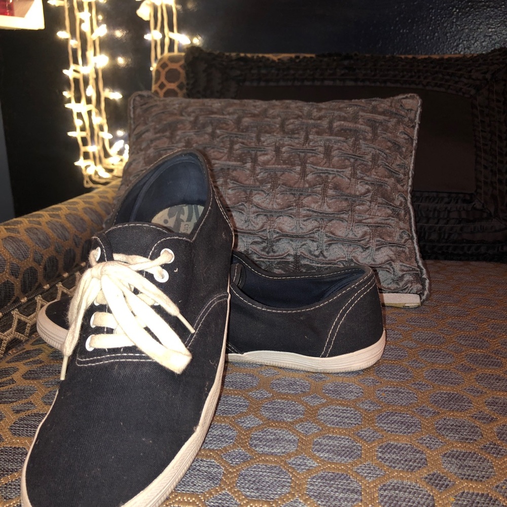 Sneakers - Picture 3 of 6